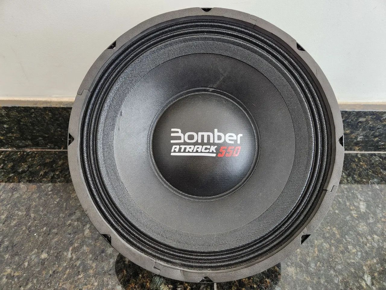 Woofer Bomber Atrack 550 w RMS 12 polegadas 