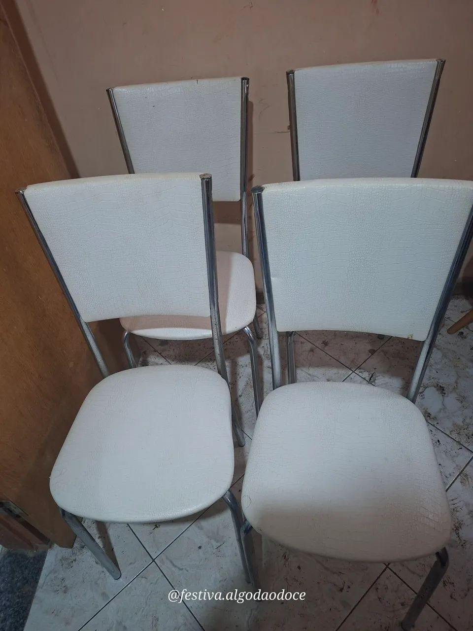 Conjunto cadeiras de ferro com forro corrido branco  - Foto 2