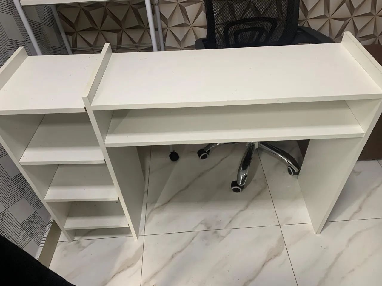 MESA DE MANICURE E DUAS CADEIRAS - Foto 4