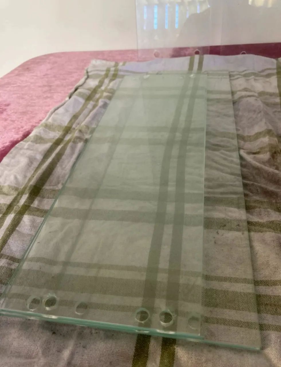 5 peças de vidro já com os furos par prateleiras, gavetas e etc. 3 de 13x41,5 e 2 de 13x45 - Foto 2