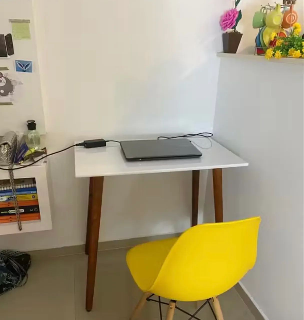 Mesa de trabalho/estudos 
