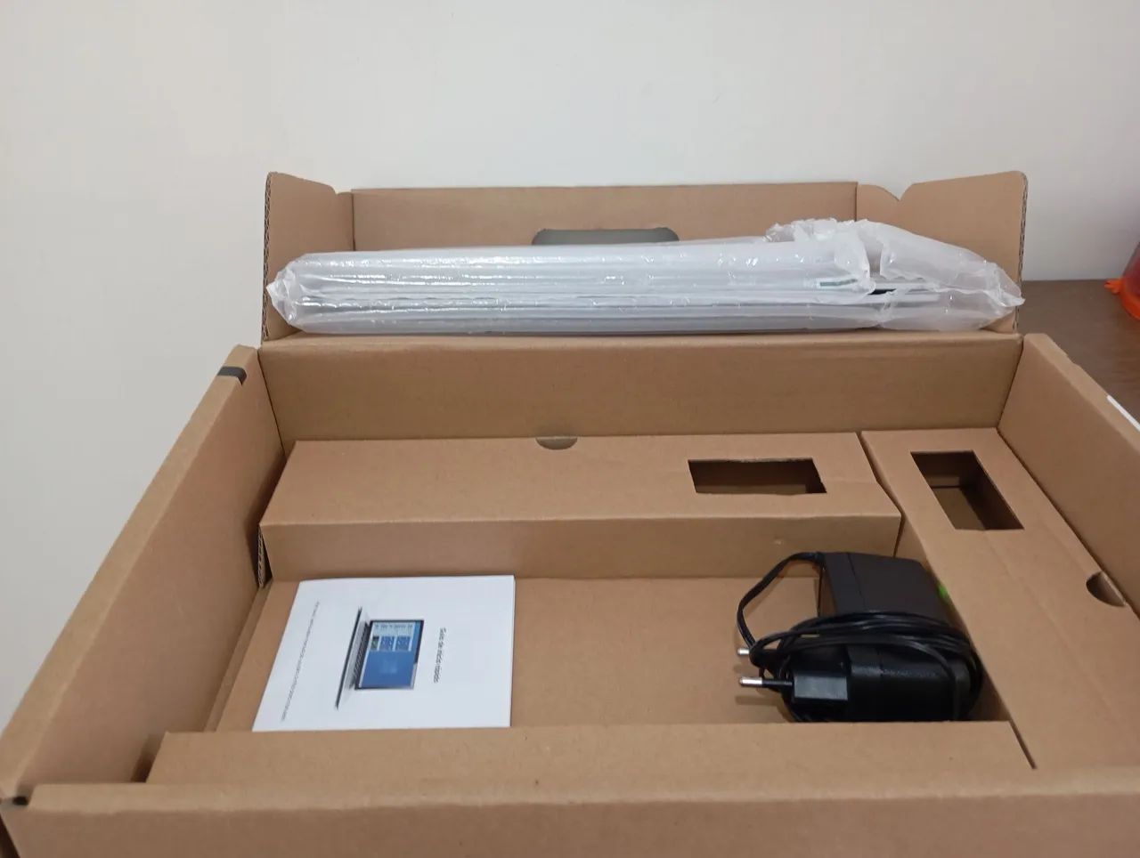 NOTEBOOK Intel Celeron, 8 GB de RAM, 256 Gb, SSD, Windows 11, 14 polegadas, prata - Foto 3