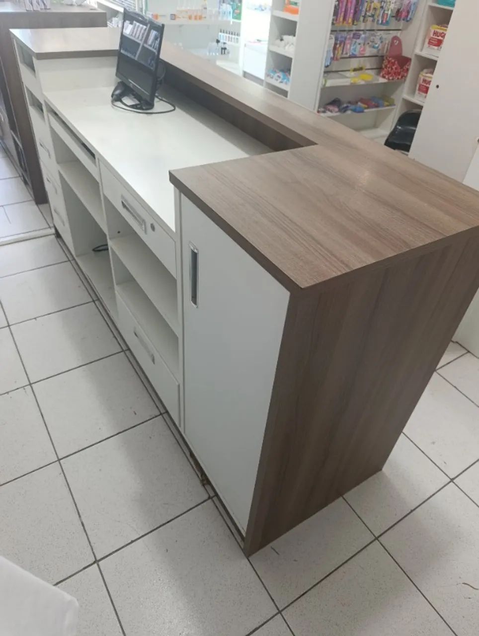 Balcão caixa plejado para comércio 