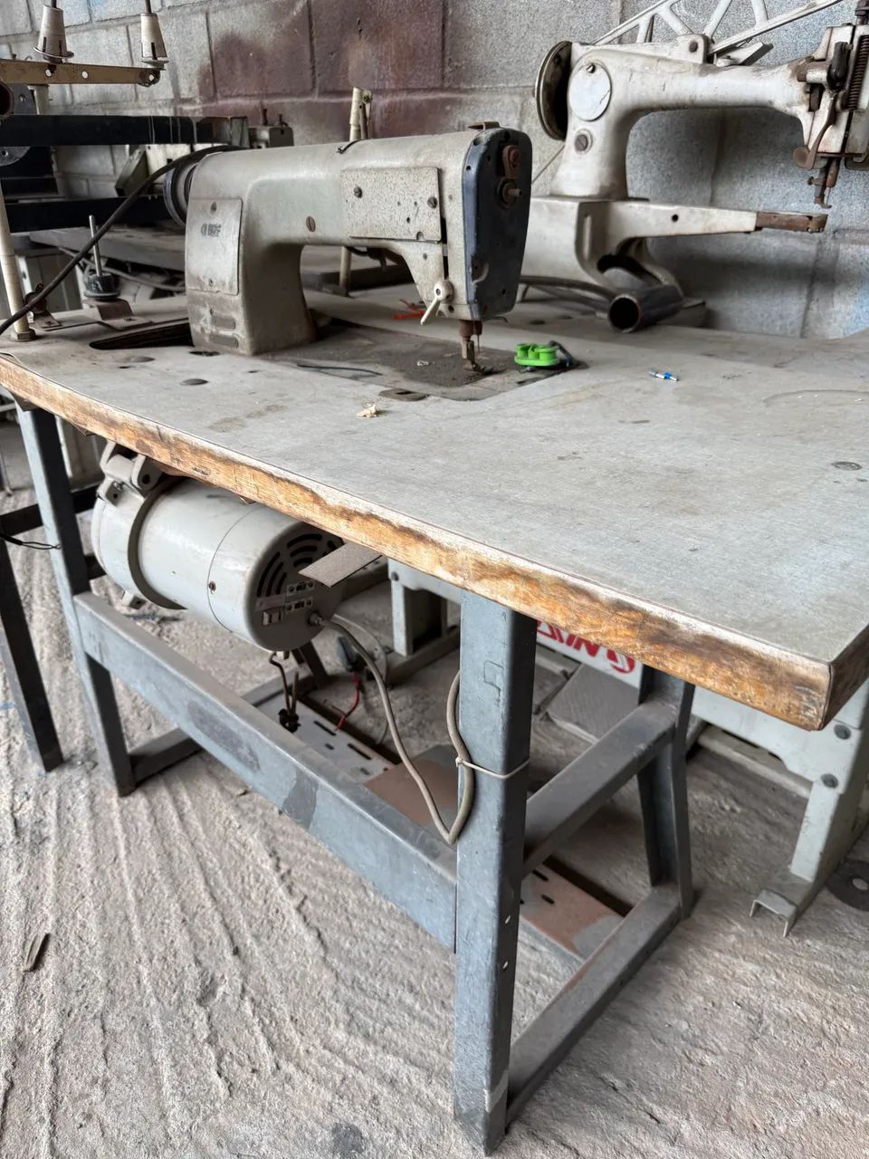 Máquinas de costura diversas 