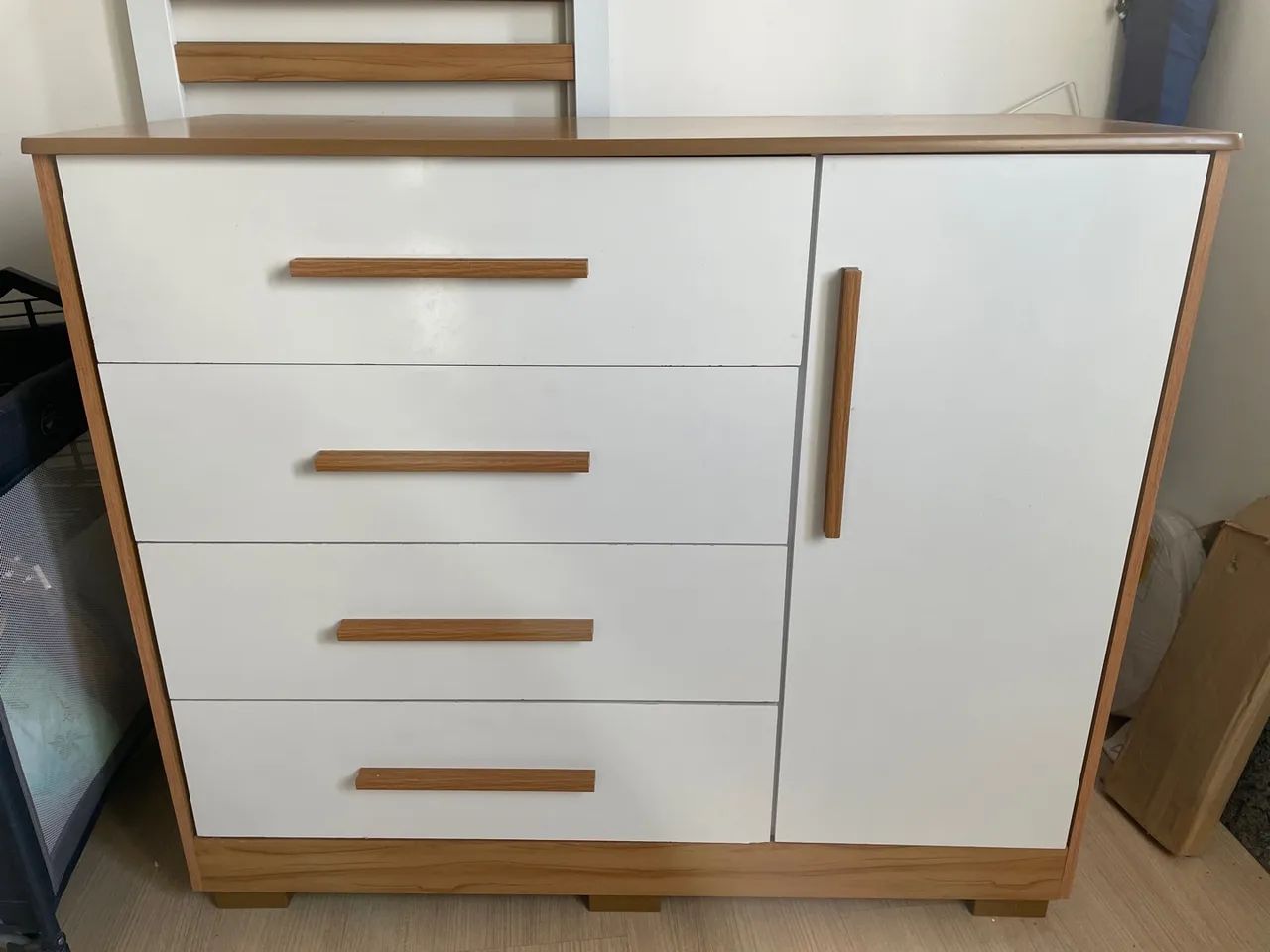 Cômoda 4 gavetas