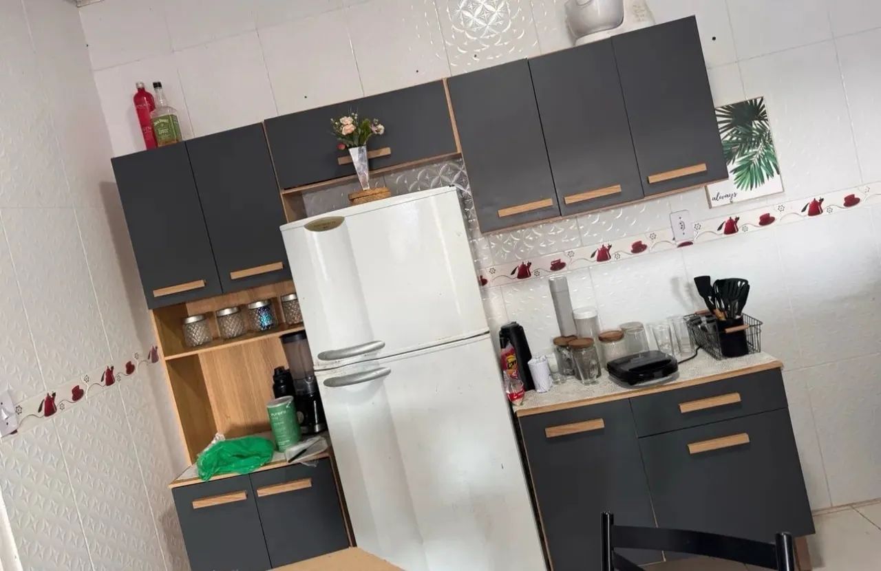 Armario de Cozinha Cinza com Balcao e Aereos