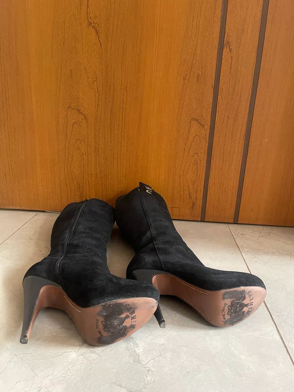  Bota Carmim Preta - Foto 3