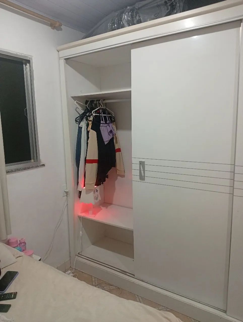 Guarda roupa 3 portas de correr e 4 gavetas  - Foto 4