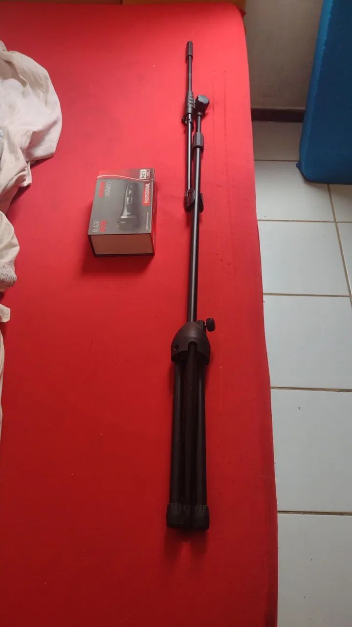 Vendo Microfone e pedestal por 300 reais. - Foto 2