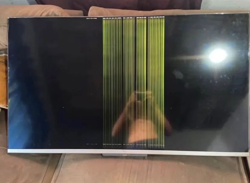VENDO UMA TV TCL DE 50 POLEGADAS  PRA QUEM QUER AJEITAR  - Foto 3