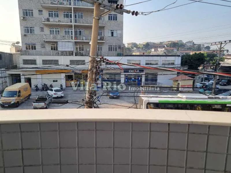 Excelente apartamento com varanda, 02 quartos para locação.