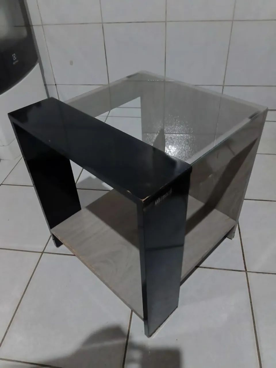Criado-Mudo com Tampo de Vidro - Conservado - Foto 2