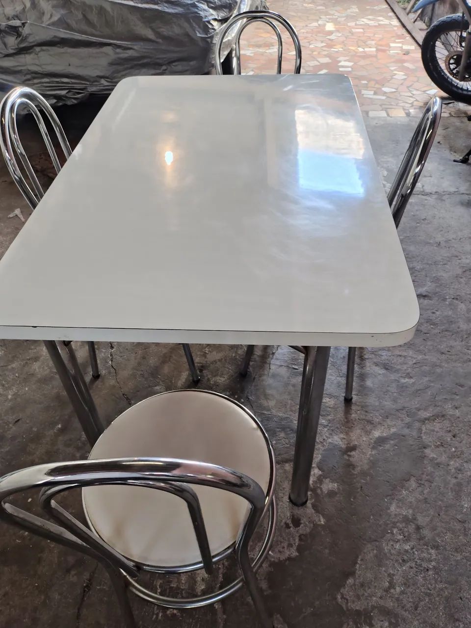 Uma linda mesa 4 cadeiras  - Foto 4