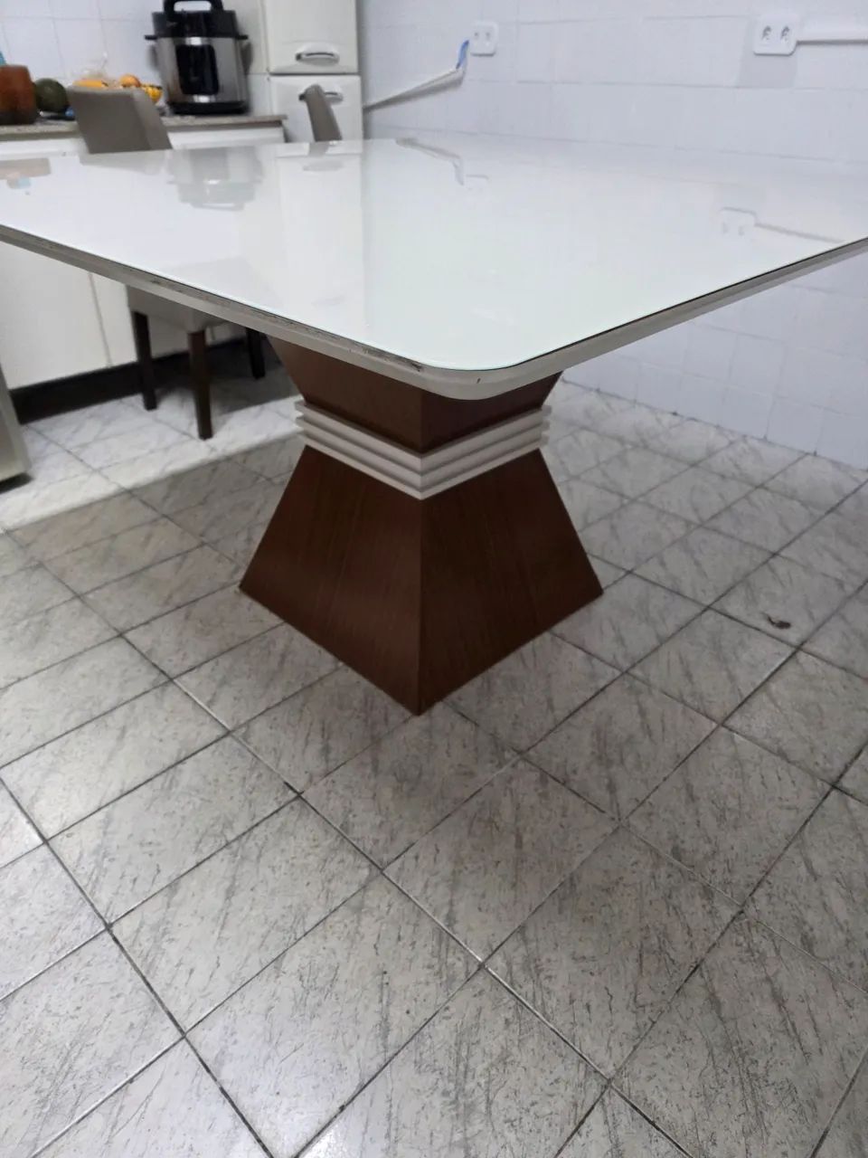 Mesa MDF 8 lugares com Tampo de Vidro 