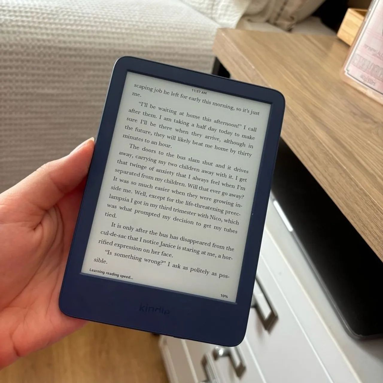 【本体のみ・美品】Kindle (第11世代) ネイビー 16GB Kindle 11 Gen 16GB Azul - Tablets e E-Readers - Jardim Vitória