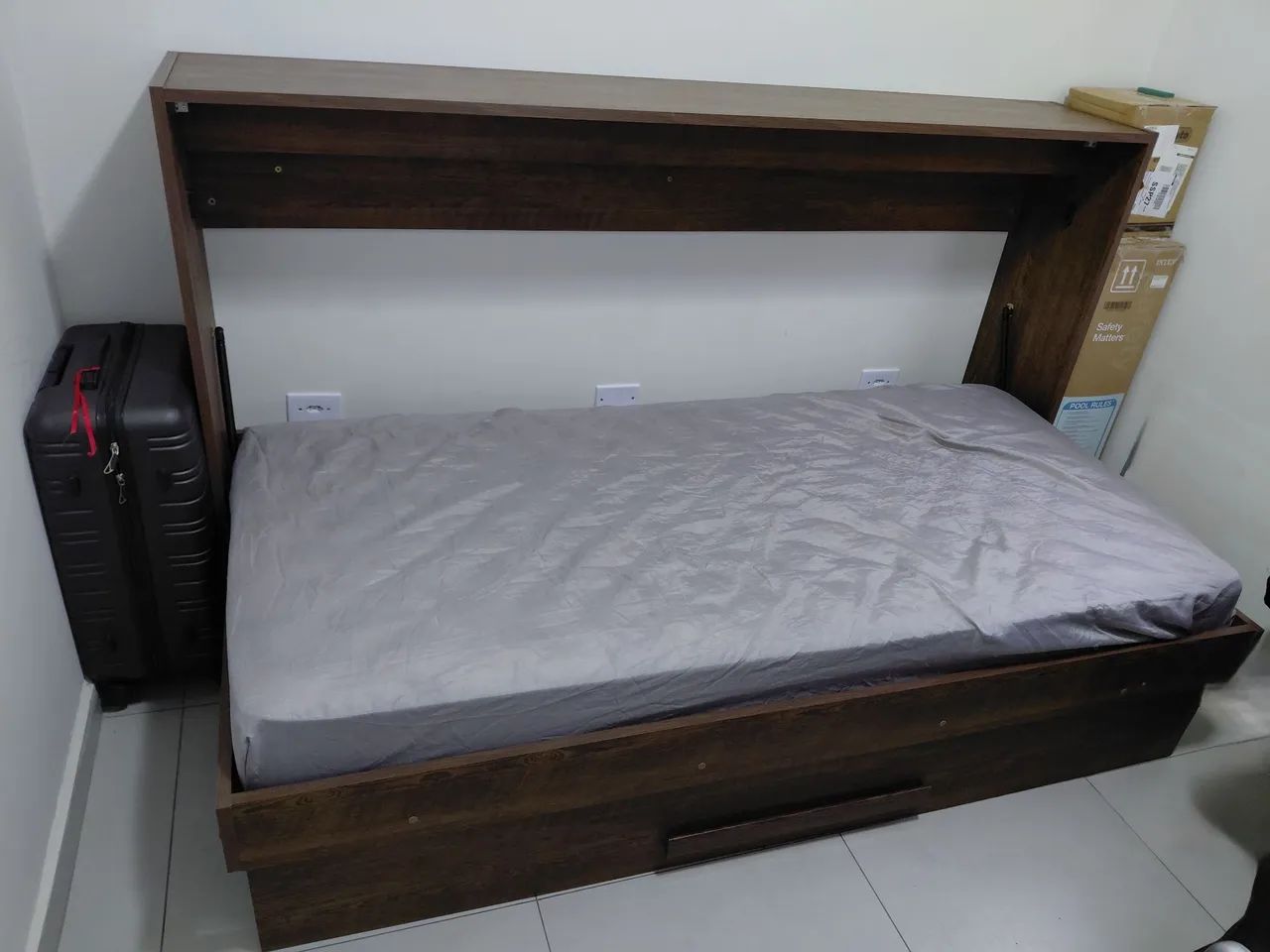 Cama de solteiro dobrável com colchão Ortobom 