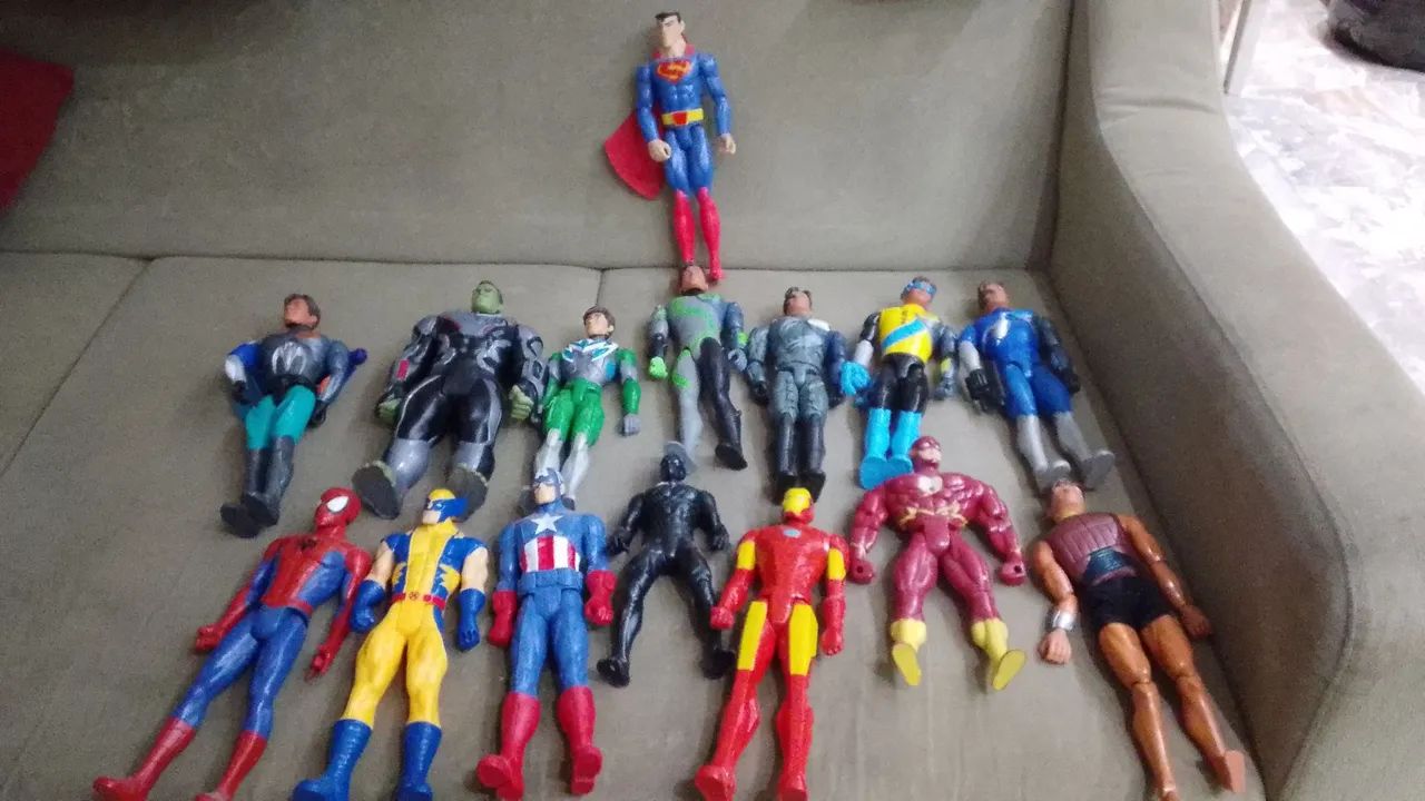 15 bonecos maxtil,Marvel e etc