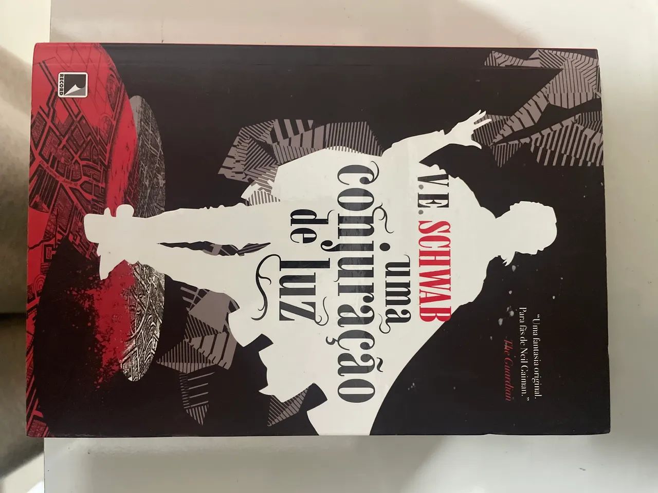 Trilogia Os Tons de Magia V.E. Schwab - Foto 4