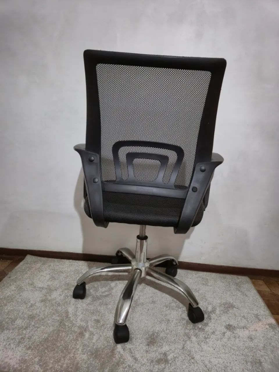 Cadeira para escritório preta - Foto 2