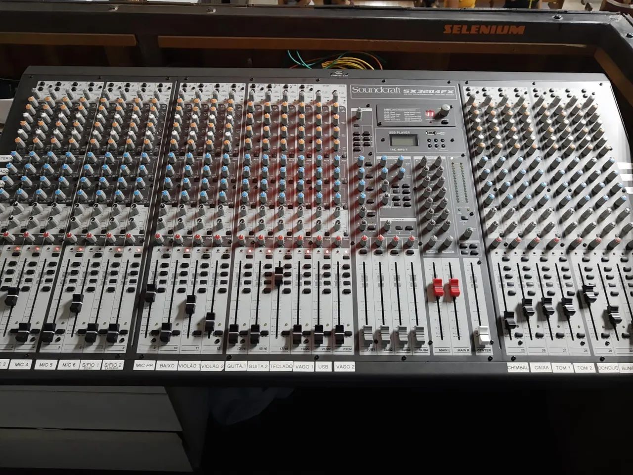 Mesa de som Soundcraft 