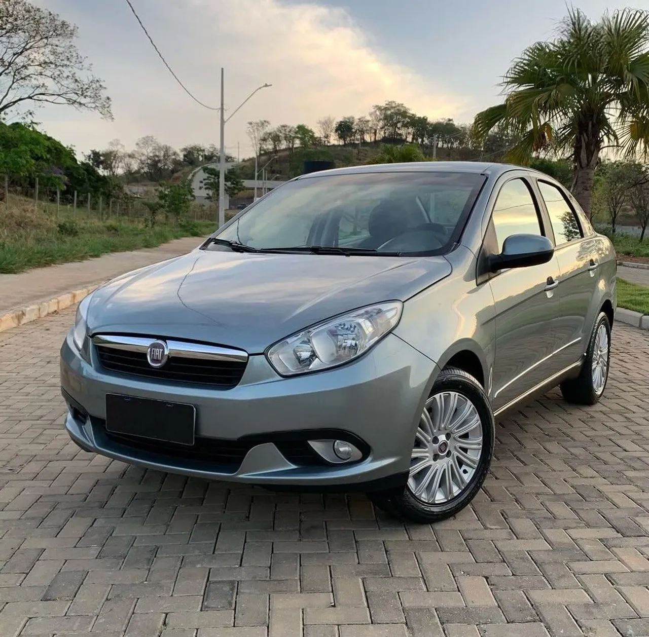 Fiat Grand Siena ESSENCE 1.6 FLEX 16V 2013