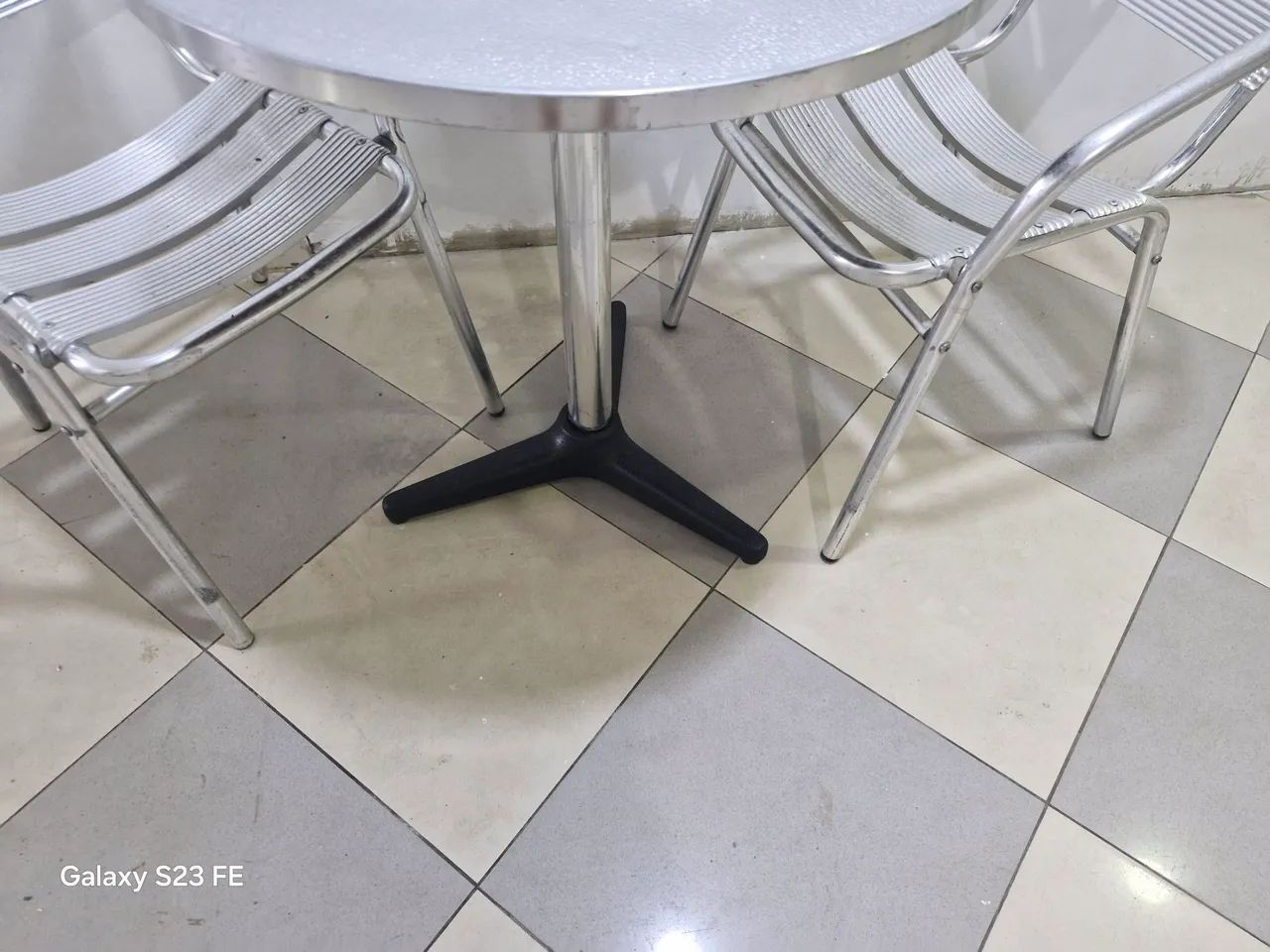 3 Mesas e 10  cadeiras de alumínio   - Foto 3