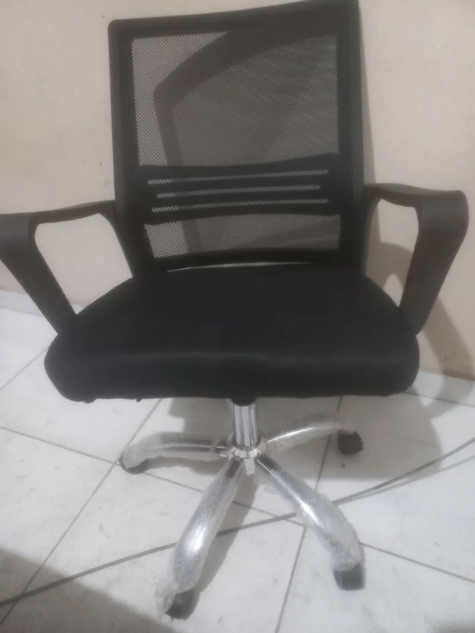 Cadeira  giratória com defeito  - Foto 2