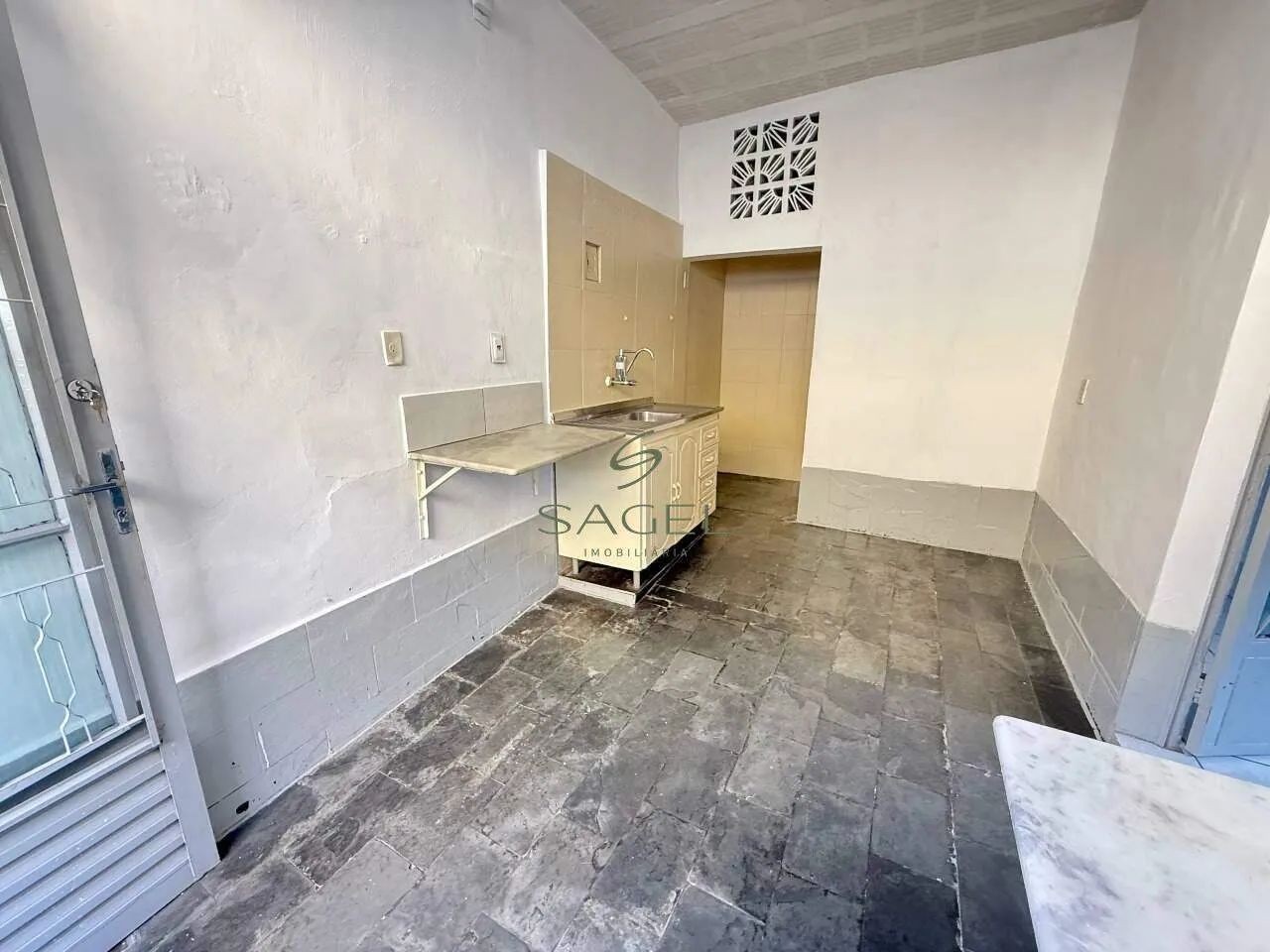 Barracão de fundos com 1 quarto para alugar no Carlos Prates - Foto 2