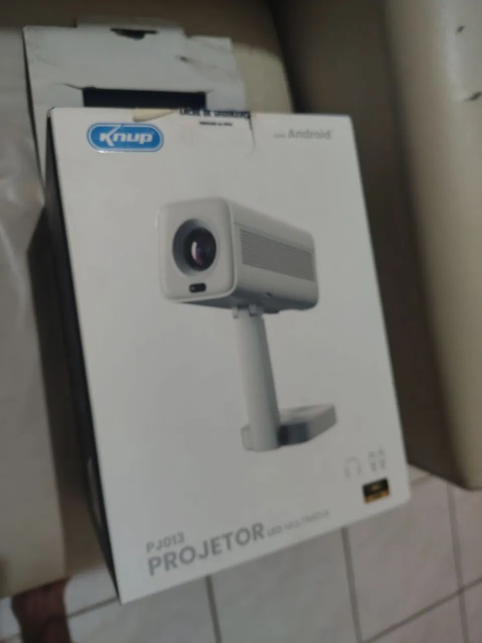 Projetor Knup em estado de novo com caixa e acessórios 