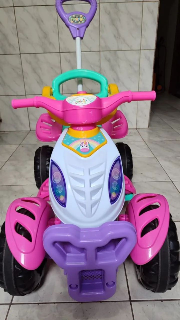 Quadriciclo Infantil a Pedal Branco e Rosa - Maral