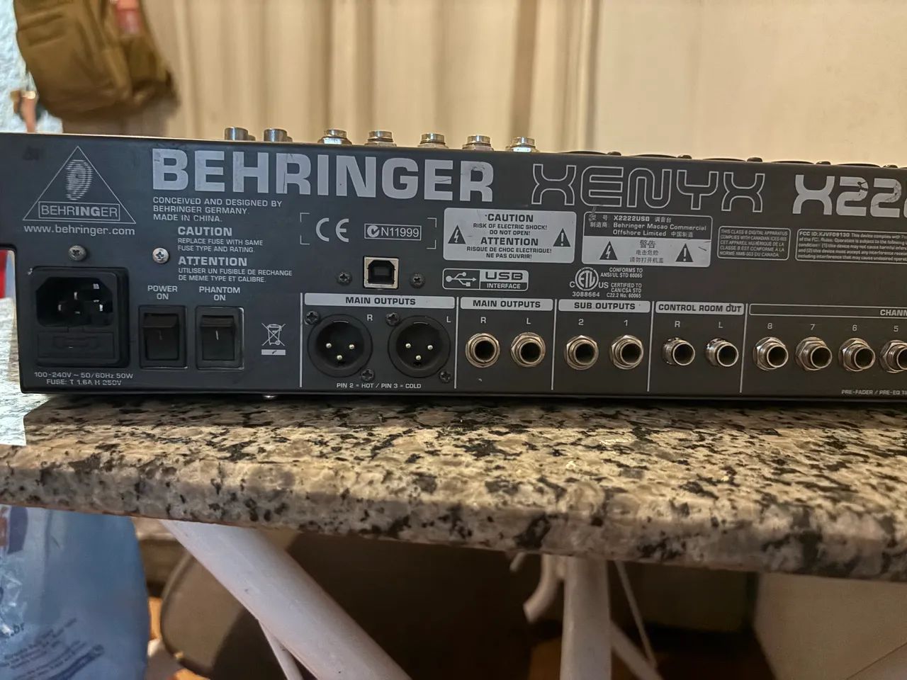Mesa de som BEHRINGER