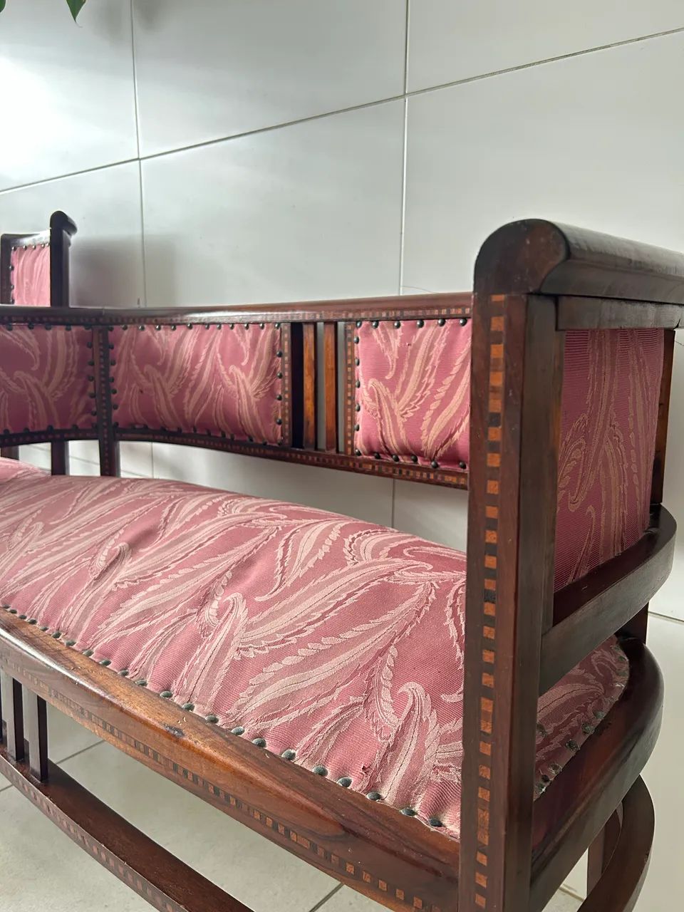 Conjunto de poltronas meia lua em madeira nobre - Foto 5