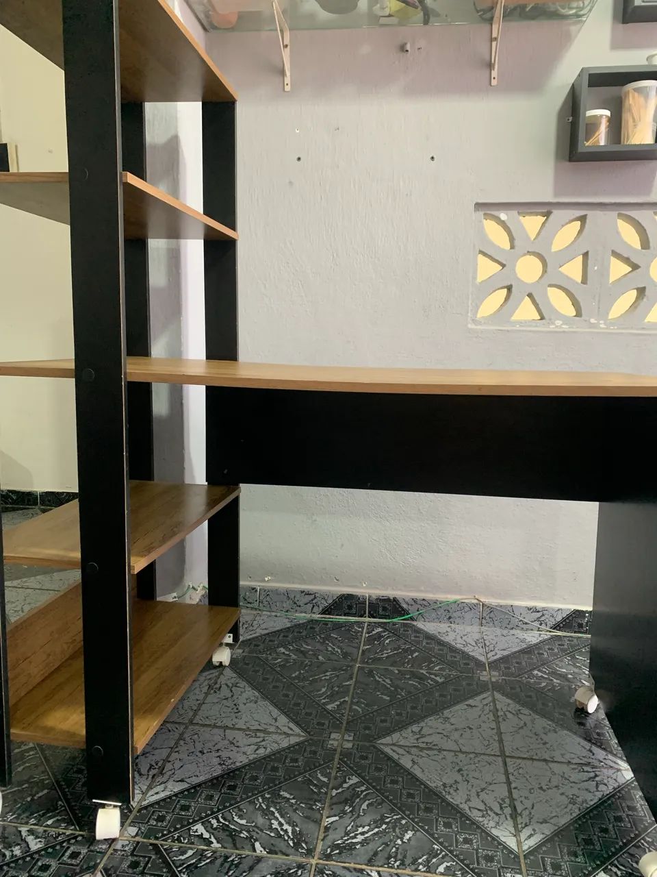 Escrivaninha com estante - Foto 4