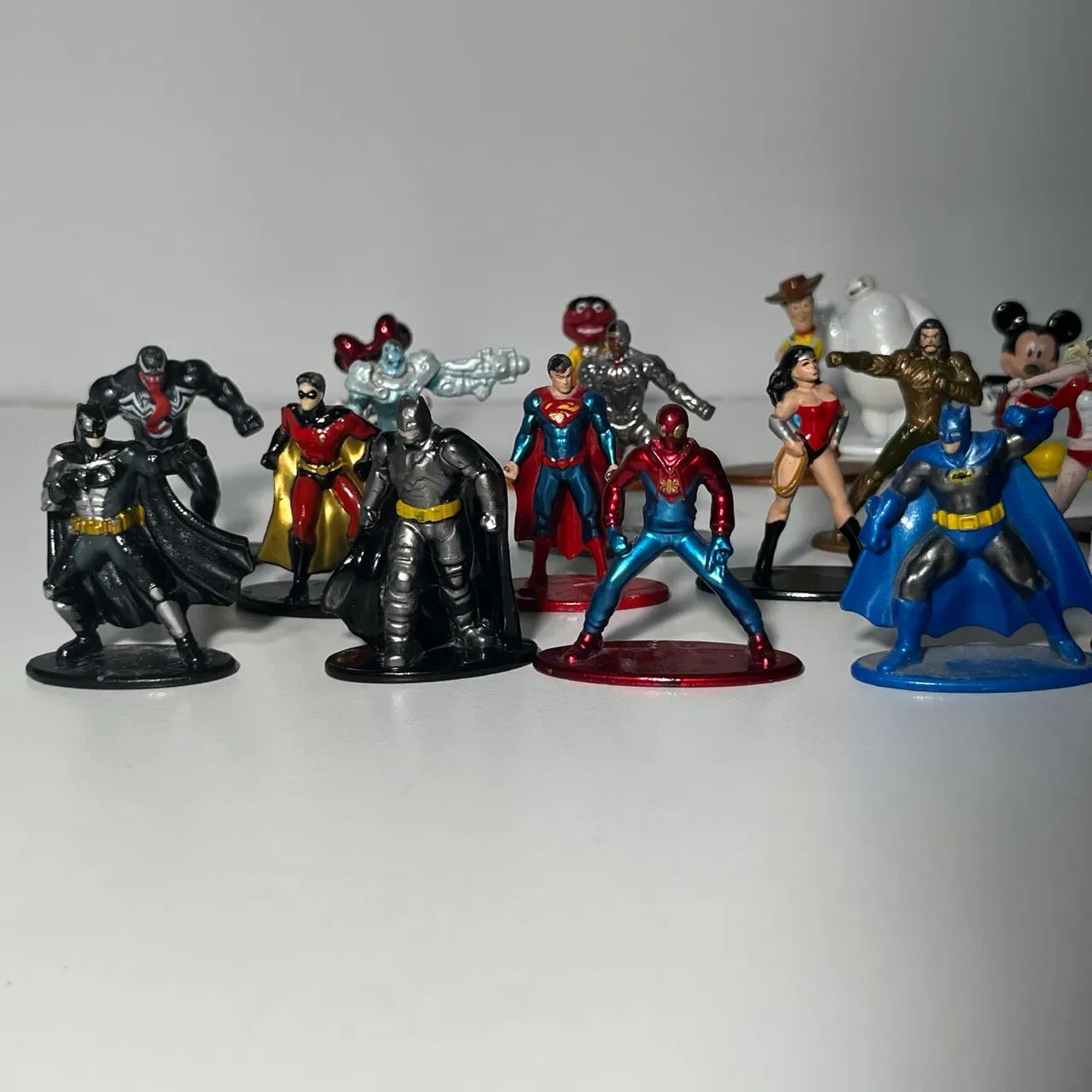 Coleção metal 24 personagens
