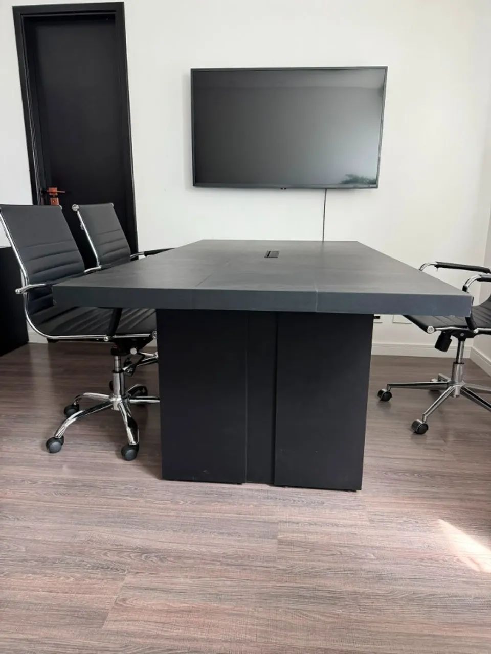Mesa preta de escritório