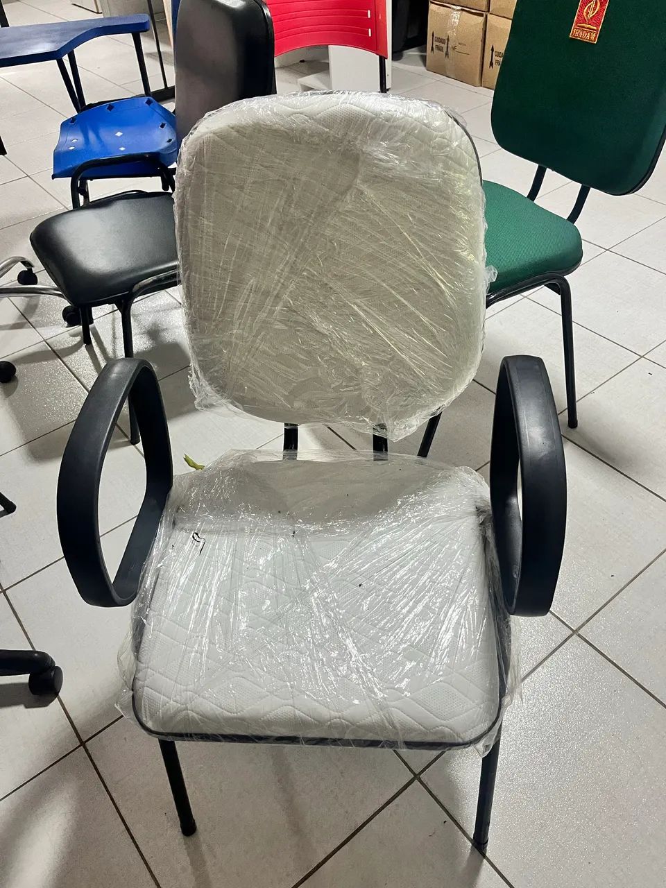 cadeiras de escritório, escolar, secretária a partir de 170  - Foto 2