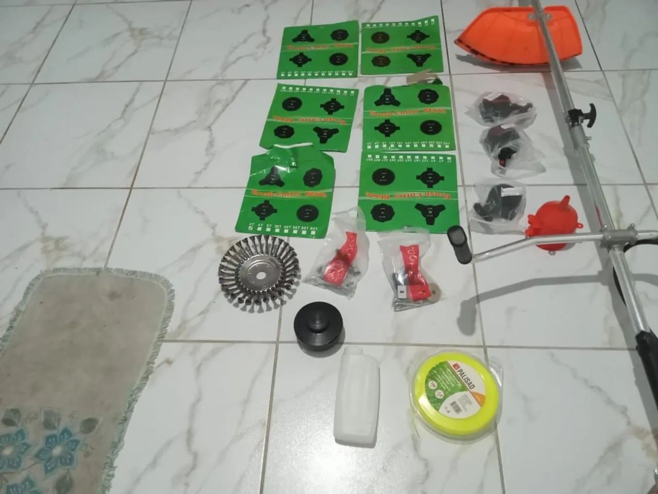 Roçadeira profissional com acessorios - Foto 2