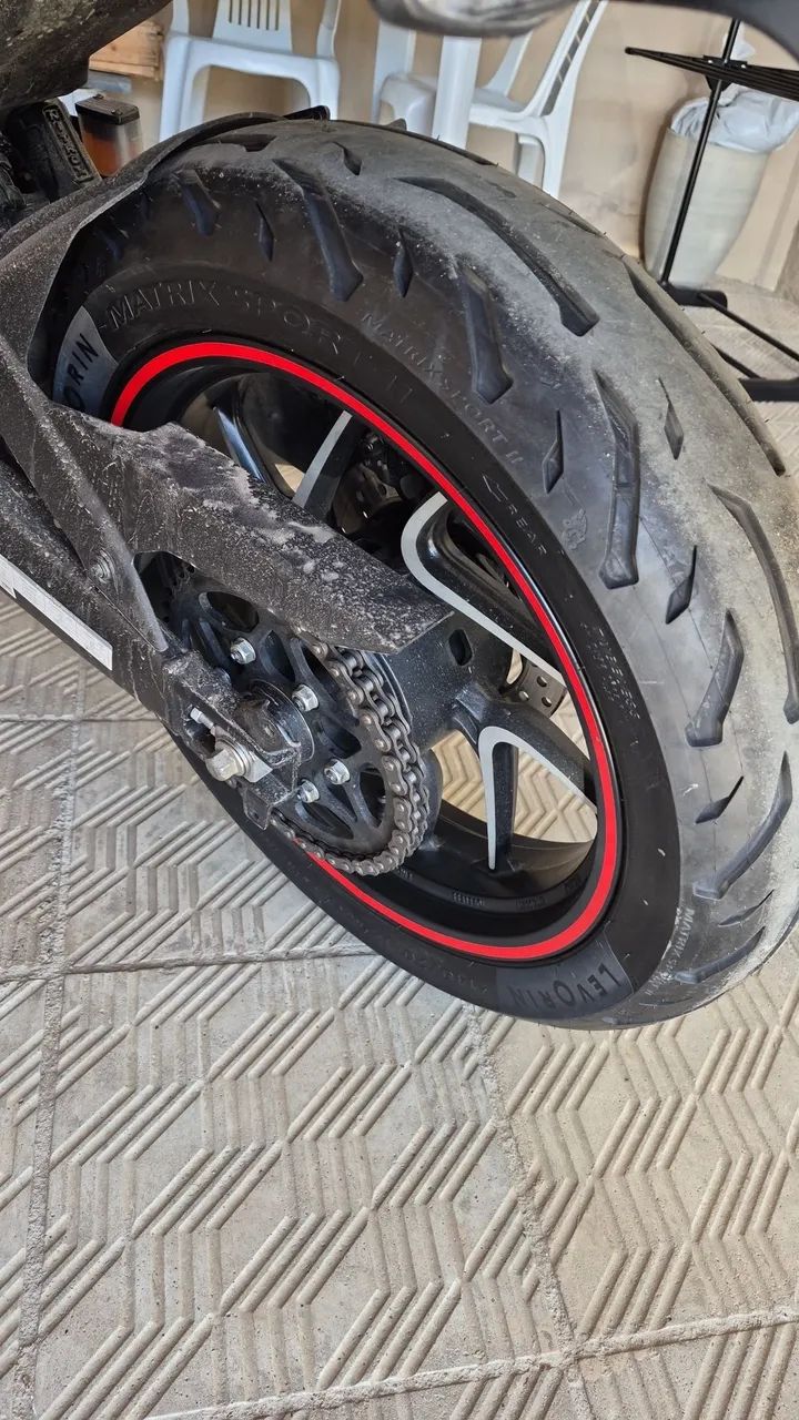 Bajaj dominar 400 2025 - Foto 4