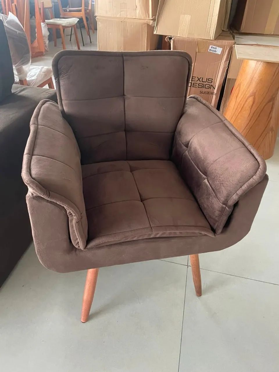 Poltrona Retro Pés Palito PRONTA ENTREGA 