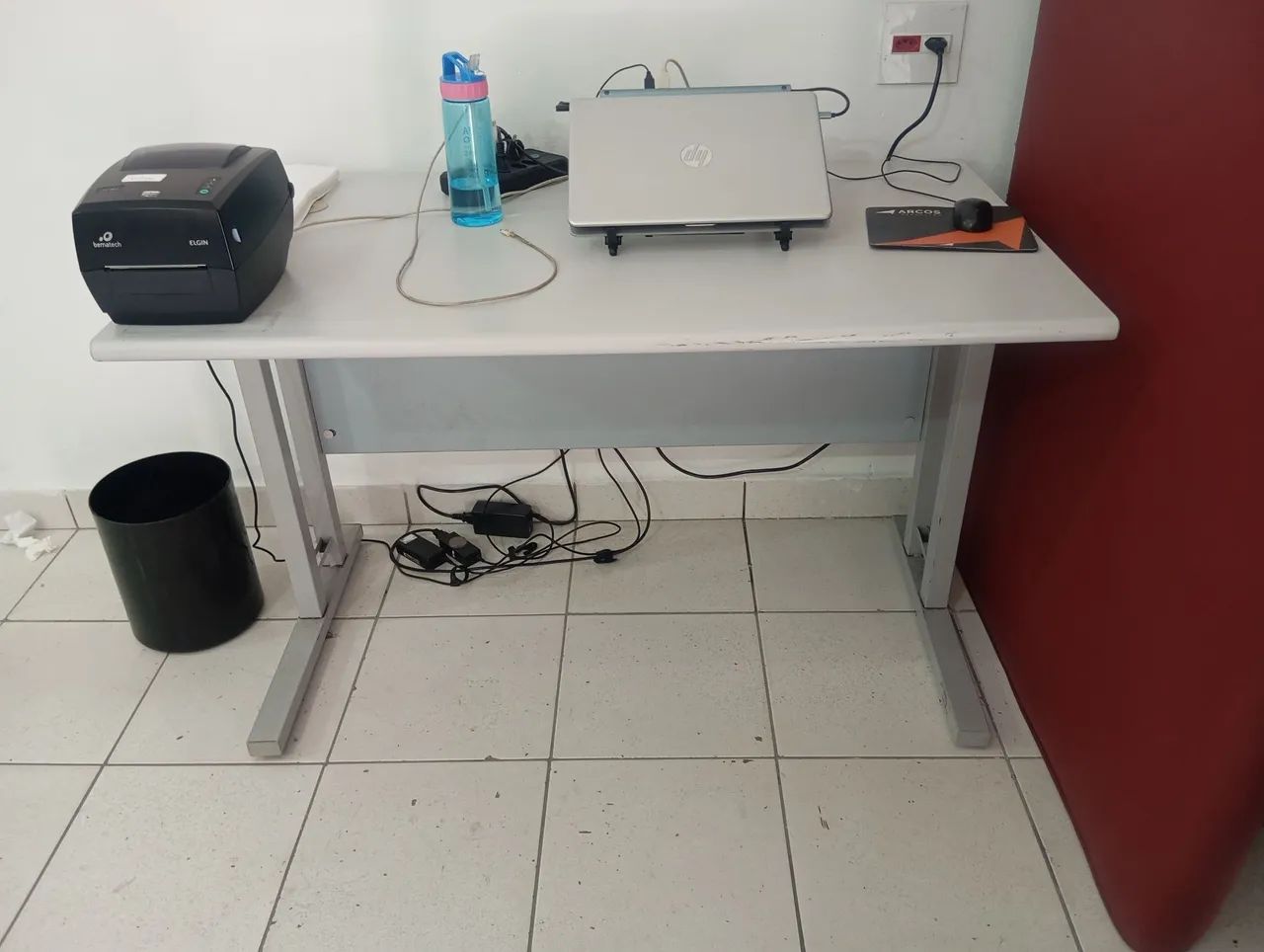 Mesa de escritório usada bom estado