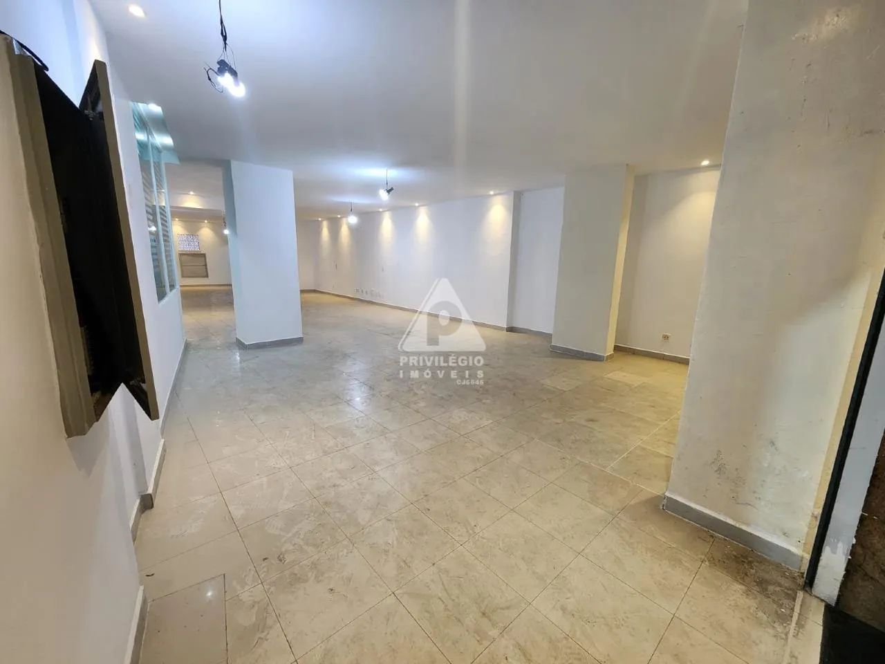 Loja 180m² | Posto 5 Copacabana | Quadra da Praia | Grande Fluxo | Com Banheiros Acessívei - Foto 4