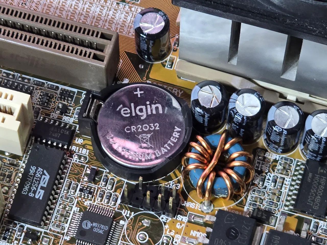 Kit AMD K6-2 / 128 MB / Asus P5A-B / GF4 MX440 8X - Foto 2