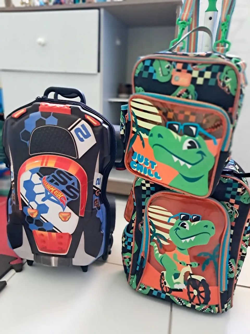 Bolsa da Puket e Hot wheels seminovas e conservadas  - Foto 3