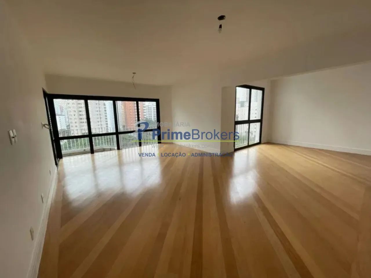Apartamento Amplo e Sofisticado em Moema ? 177m², 3 Suítes e 3 Vagas