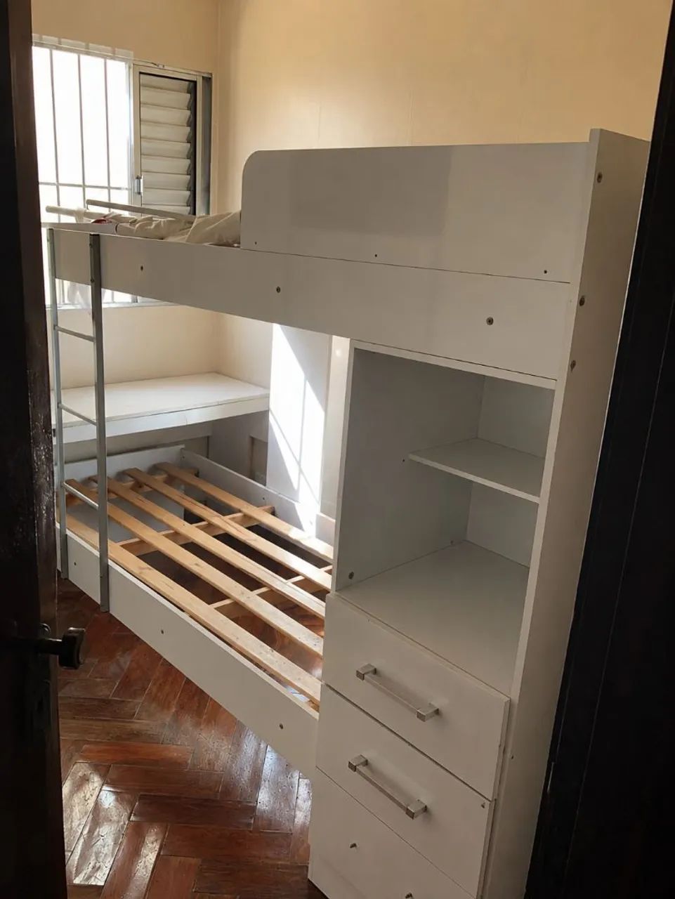 Beliche Branco com Gavetas e Prateleiras