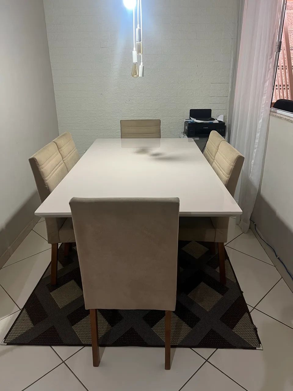 Mesa de jantar com 6 cadeiras 