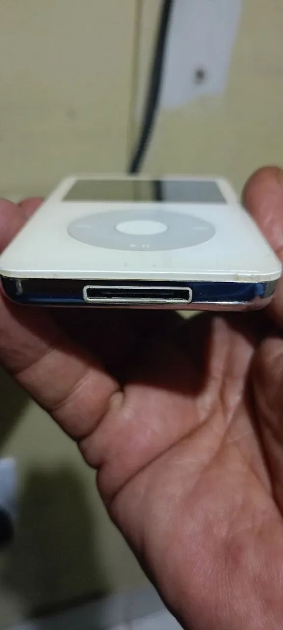 Vendo iPod 30 GB 5th geracao - Foto 2