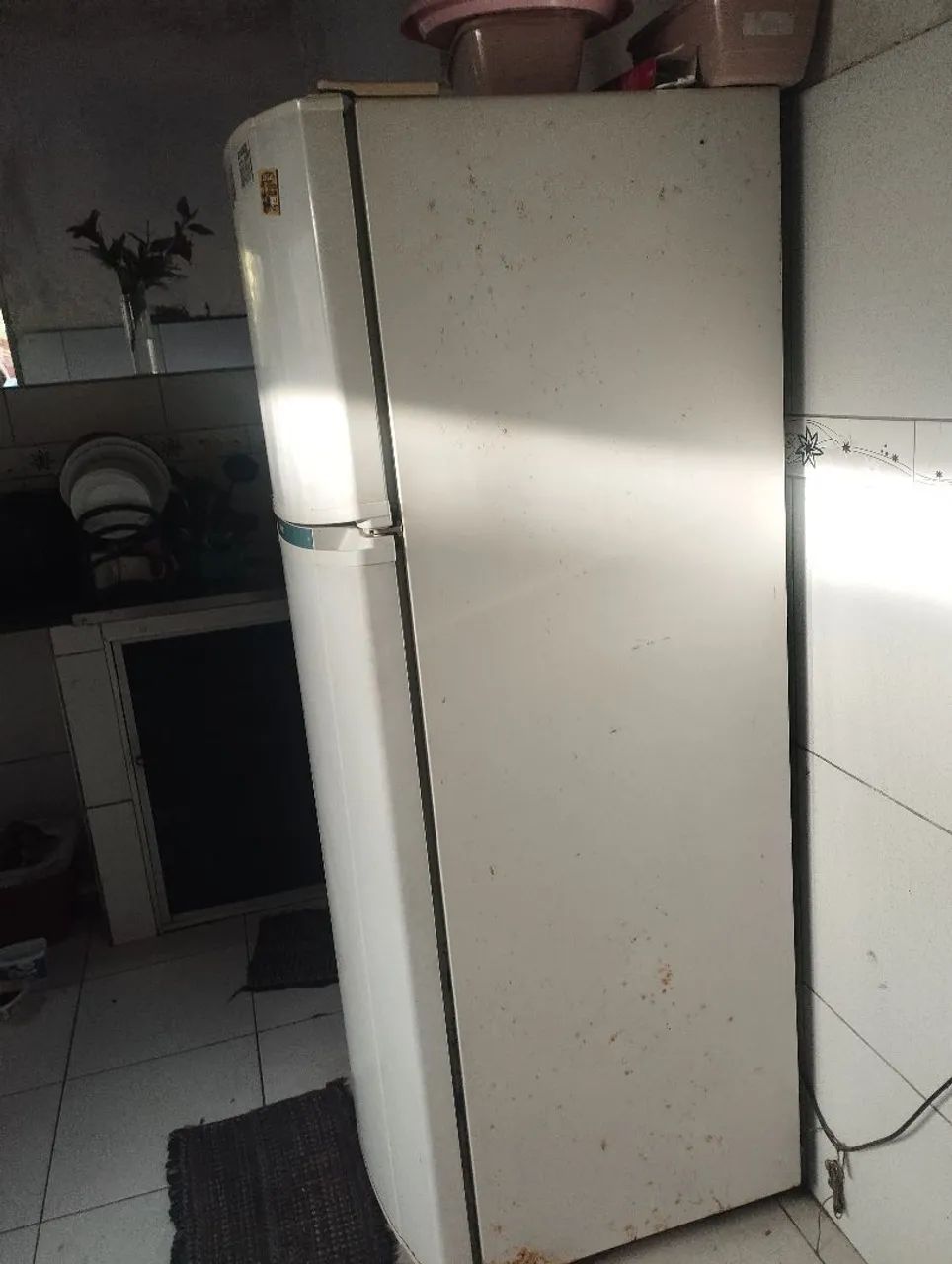 Uma geladeira bem conservada 