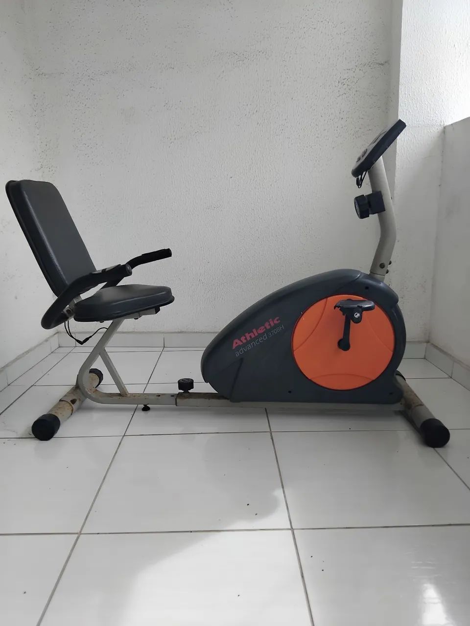 Bicicleta ergometrica horizontal Athletic Advanced 370 BH 