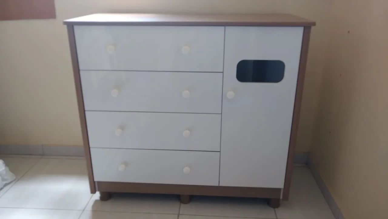 Cômoda com 6 gavetas e sapateira 